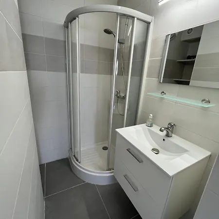 דירה T2 Proche Naturiste , Piscine , Clim , Parking